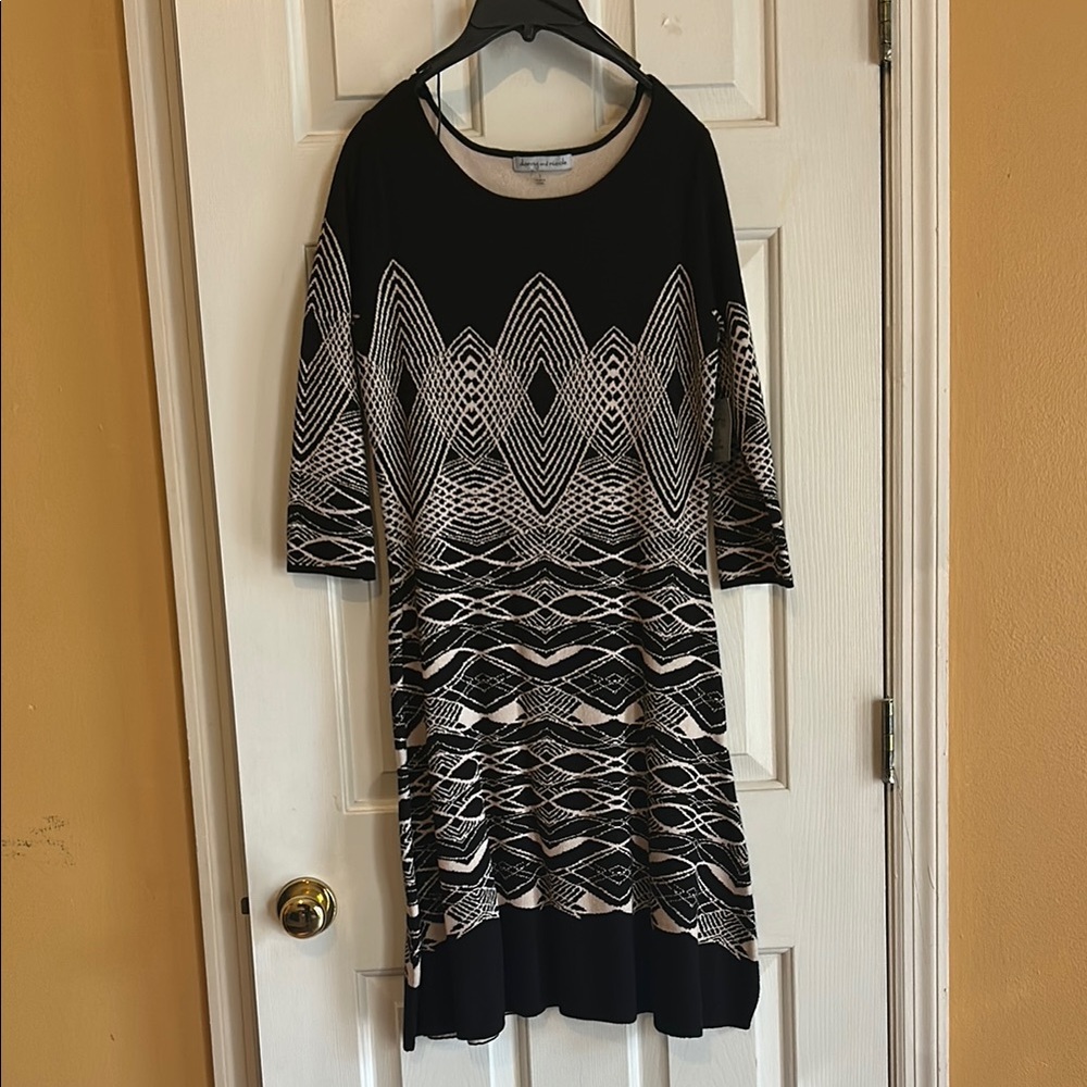 Danny & Nicole Black and White Sheath Dress 3/4 Sleeve Crew Neck